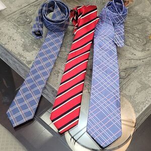 SET OF THREE LUXORY DESIGNER TIES LIKE NEW